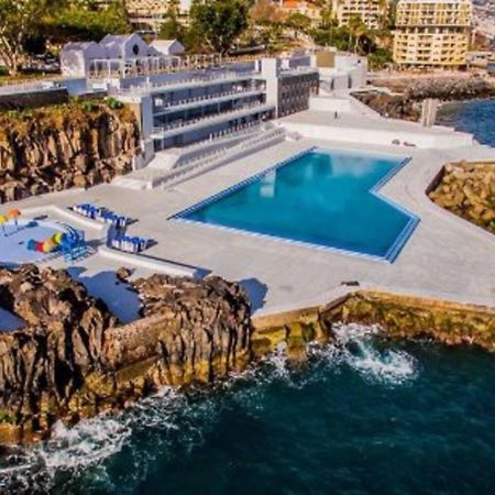 Comfortable 2-Bedroom Apartment For Relaxing Stays Funchal  Bagian luar foto