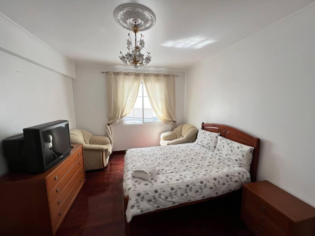 Comfortable 2-Bedroom Apartment For Relaxing Stays Funchal  Bagian luar foto