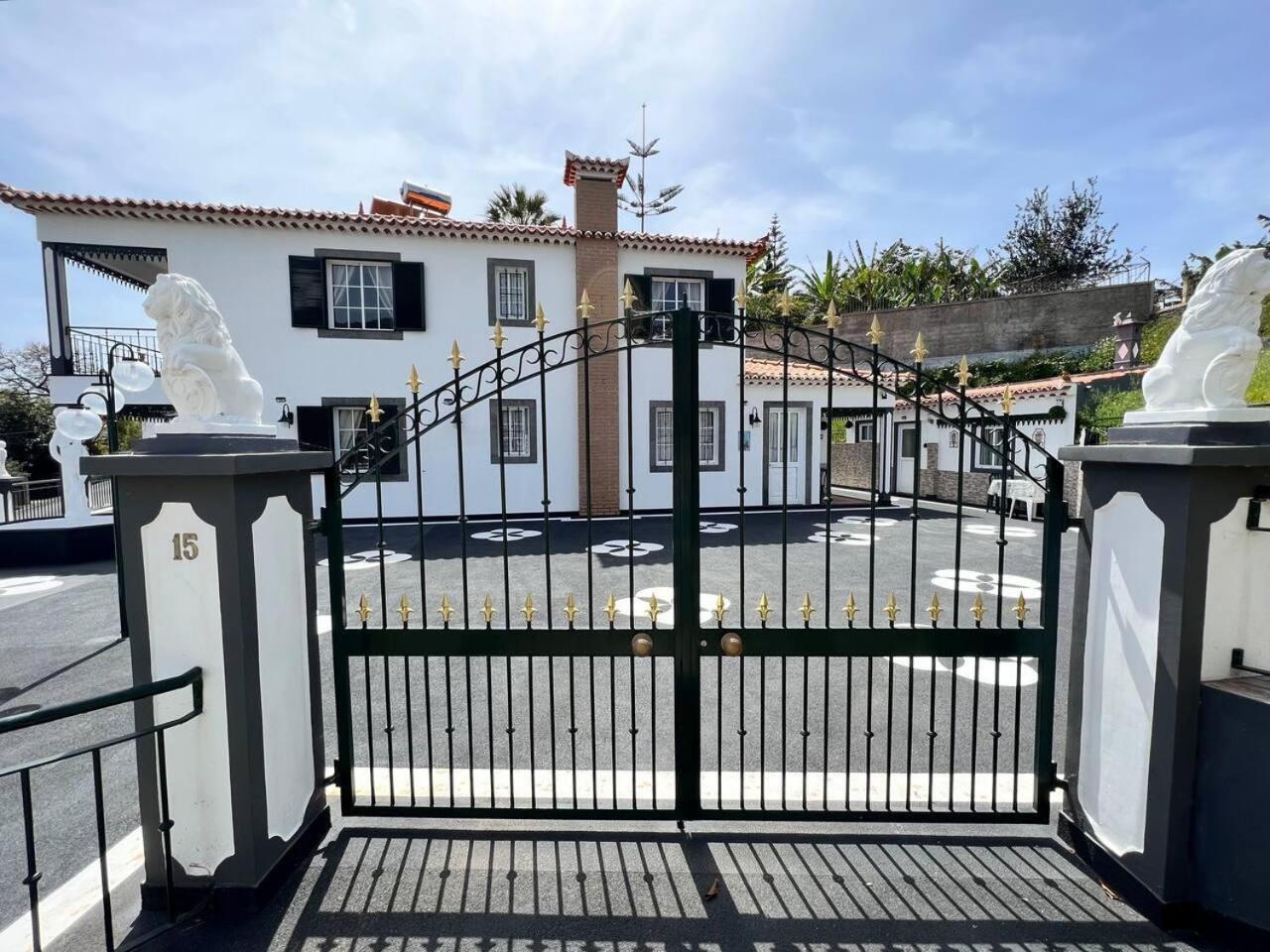 Comfortable 2-Bedroom Apartment For Relaxing Stays Funchal  Bagian luar foto