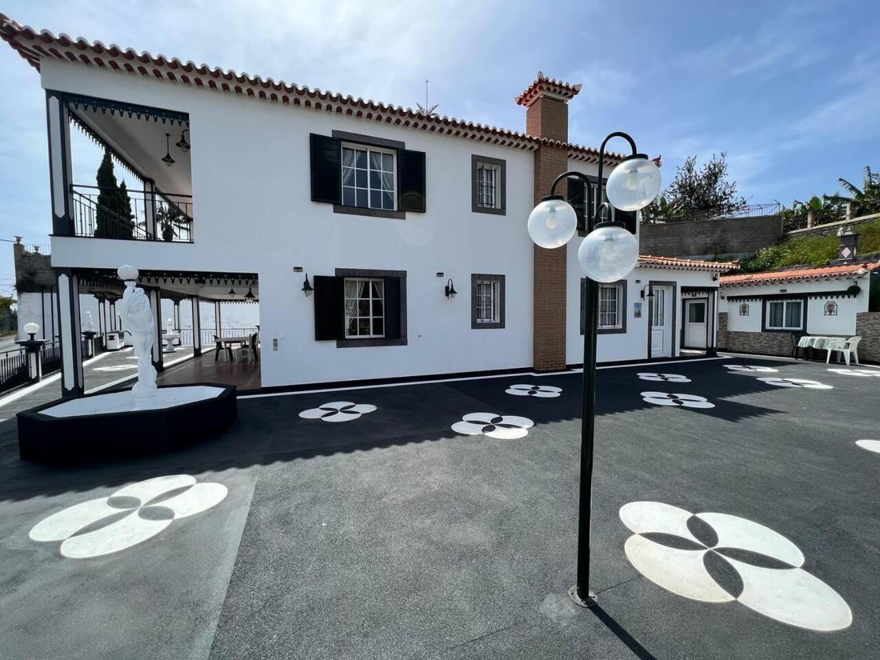 Comfortable 2-Bedroom Apartment For Relaxing Stays Funchal  Bagian luar foto