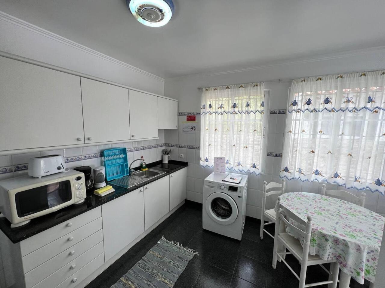 Comfortable 2-Bedroom Apartment For Relaxing Stays Funchal  Bagian luar foto