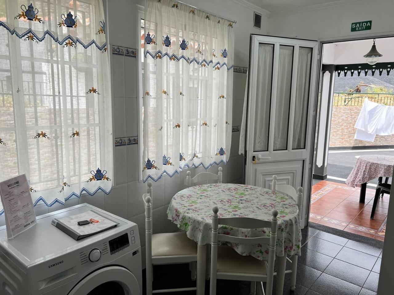 Comfortable 2-Bedroom Apartment For Relaxing Stays Funchal  Bagian luar foto