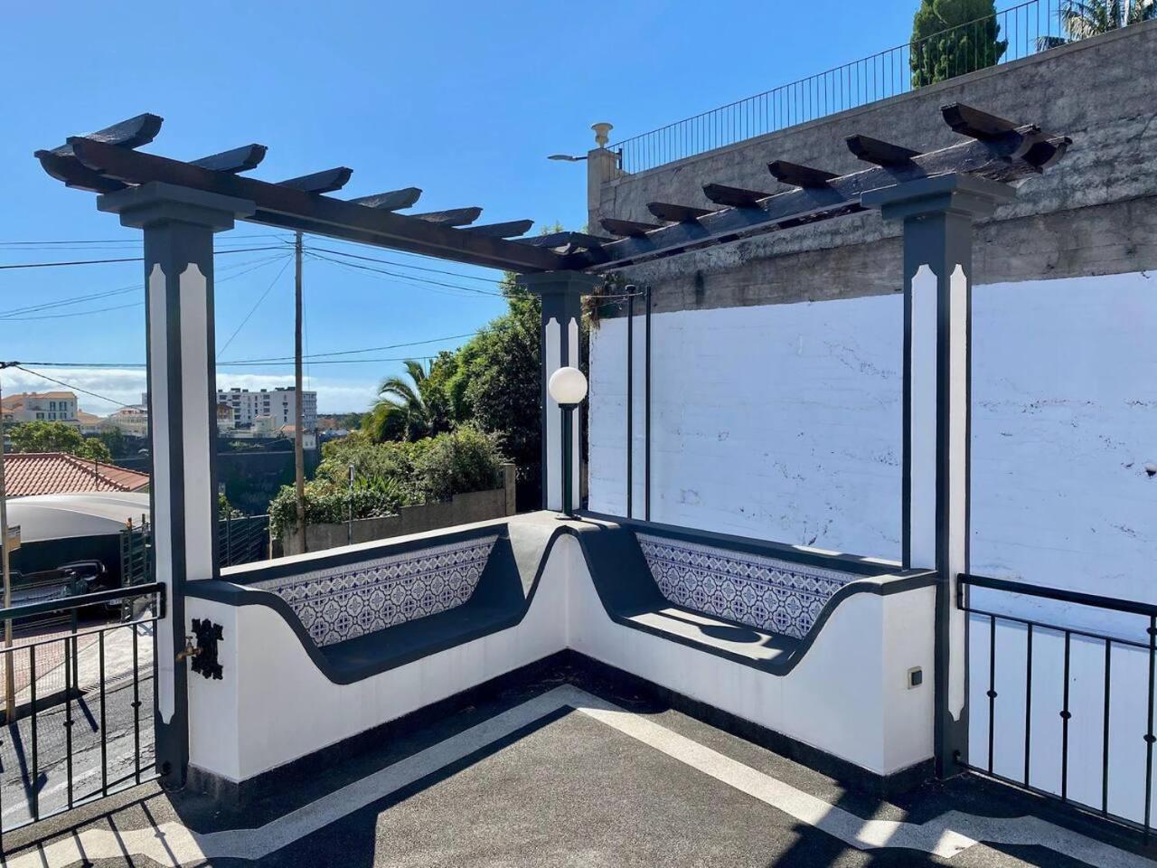 Comfortable 2-Bedroom Apartment For Relaxing Stays Funchal  Bagian luar foto